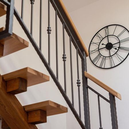 La Guardia Apartment With Free Private Parking リエカ エクステリア 写真