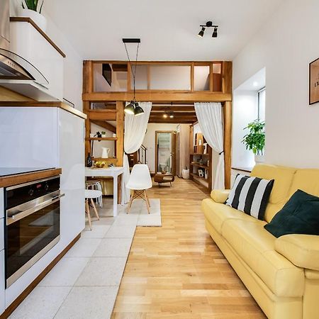 La Guardia Apartment With Free Private Parking リエカ エクステリア 写真