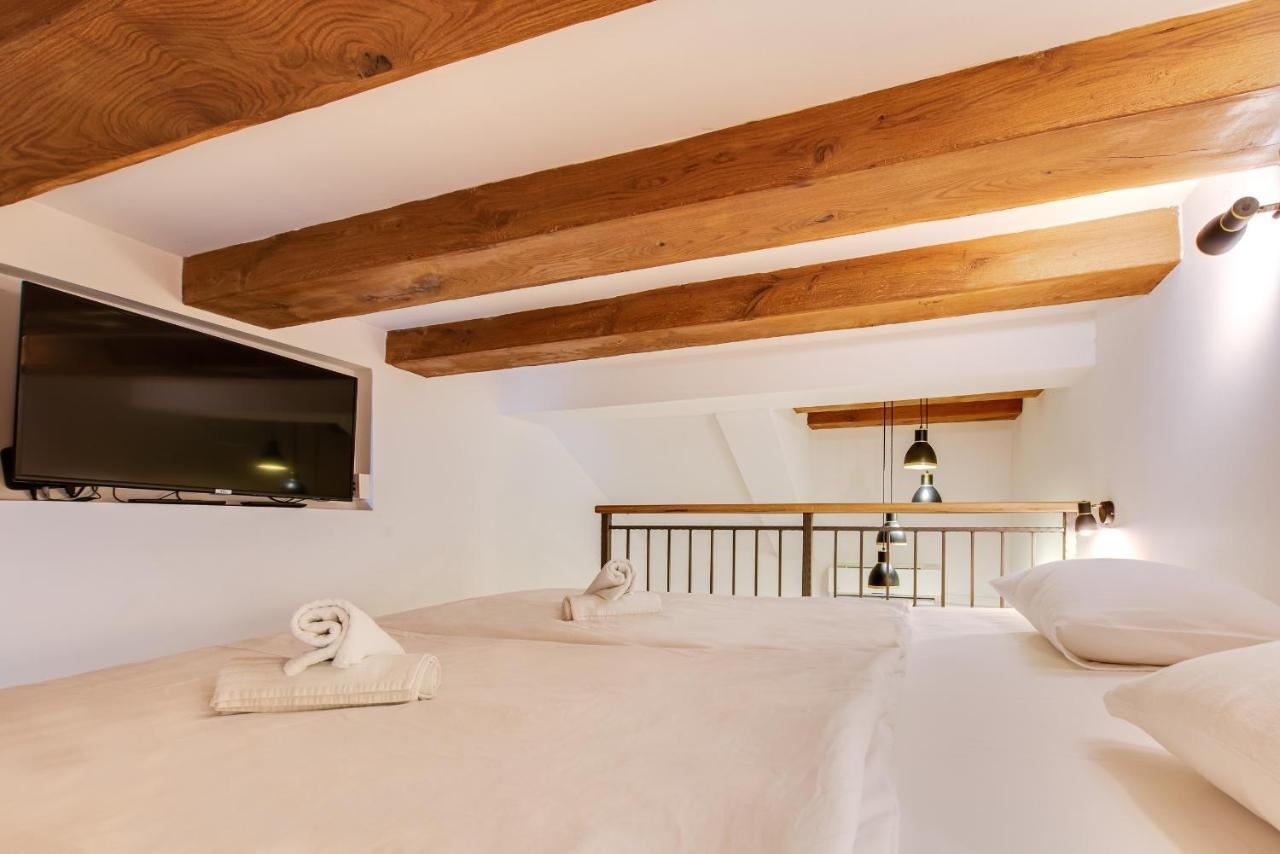 La Guardia Apartment With Free Private Parking リエカ エクステリア 写真