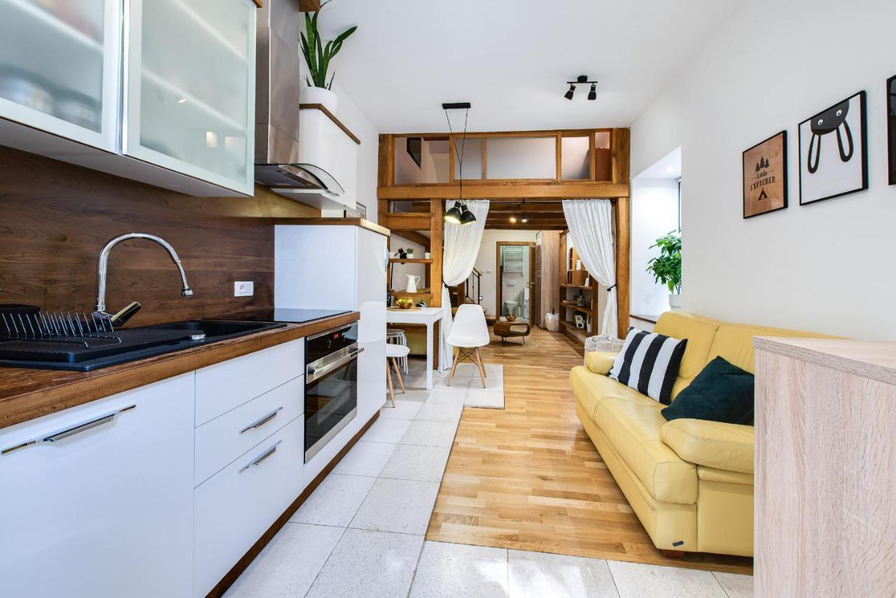 La Guardia Apartment With Free Private Parking リエカ エクステリア 写真