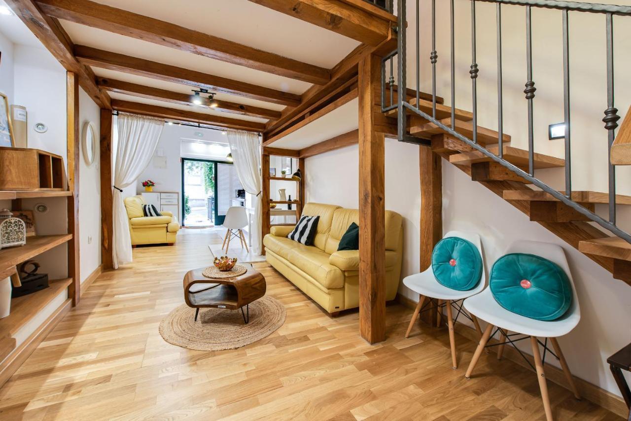 La Guardia Apartment With Free Private Parking リエカ エクステリア 写真