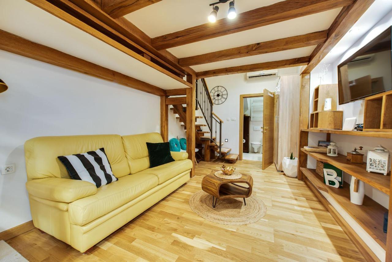 La Guardia Apartment With Free Private Parking リエカ エクステリア 写真