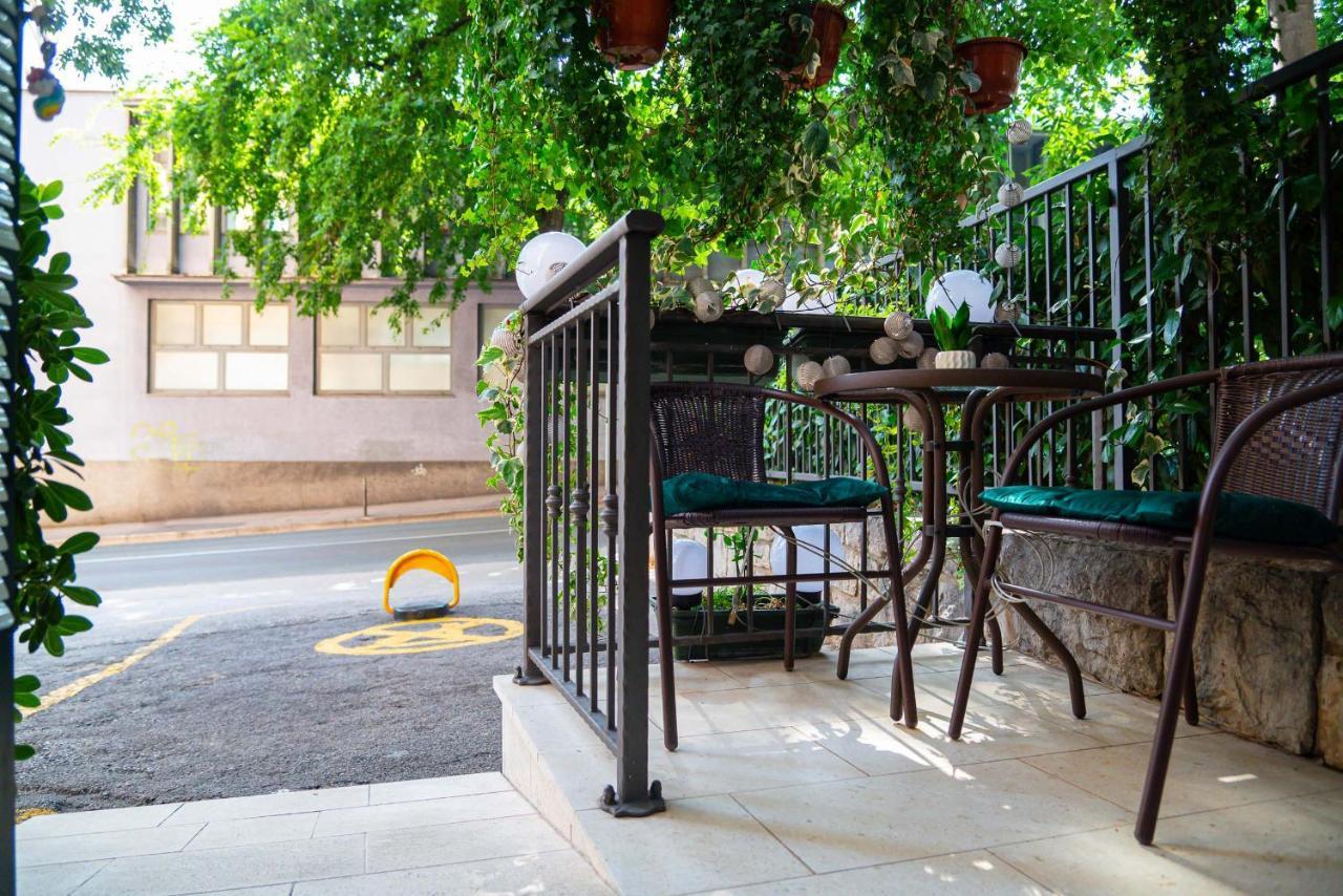 La Guardia Apartment With Free Private Parking リエカ エクステリア 写真