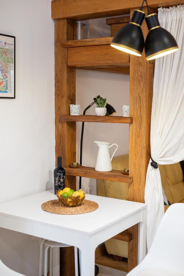 La Guardia Apartment With Free Private Parking リエカ エクステリア 写真