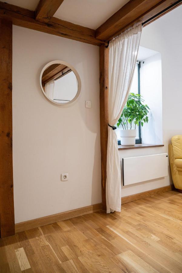 La Guardia Apartment With Free Private Parking リエカ エクステリア 写真